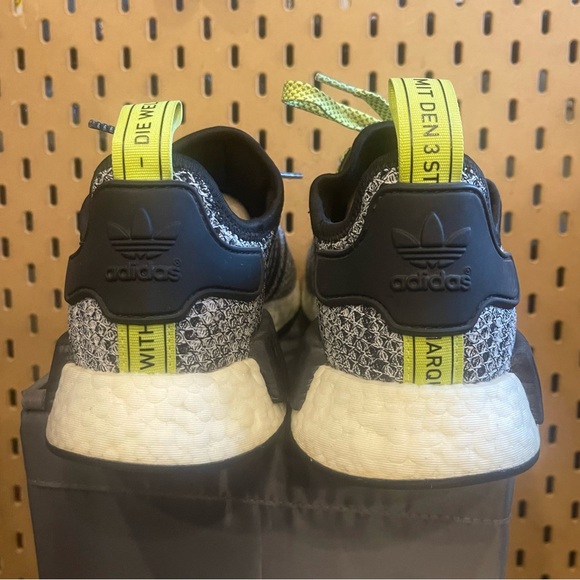 Men’s size 9, Adidas, NMD R1 - Picture 3 of 6